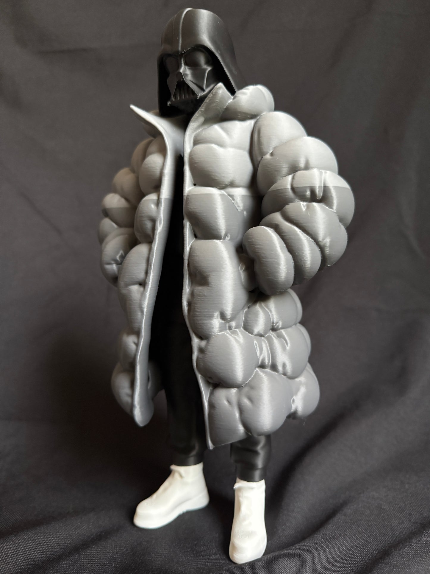 Darth Drip Figürü – Puffer Coat Edition