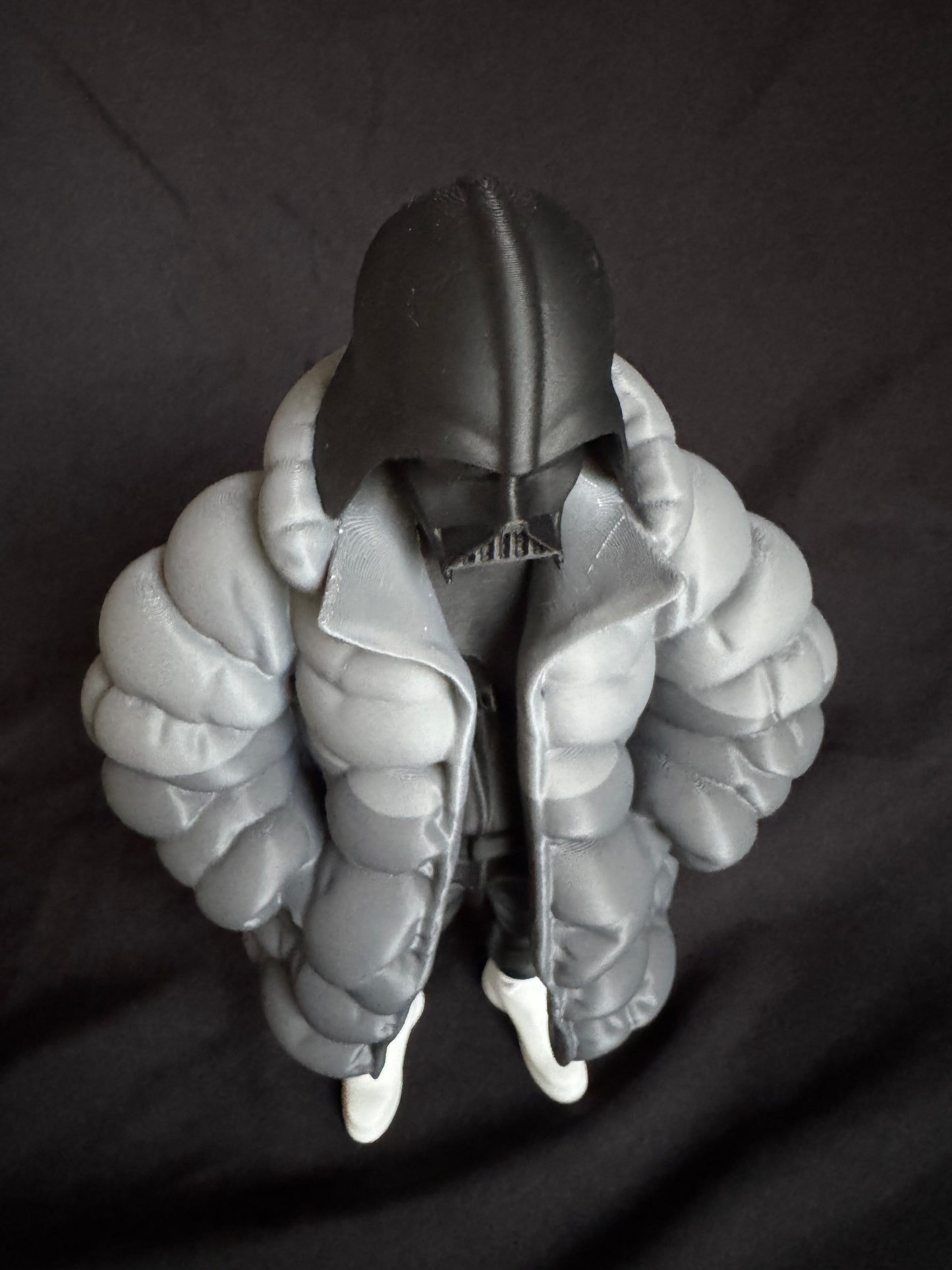 Darth Drip Figürü – Puffer Coat Edition